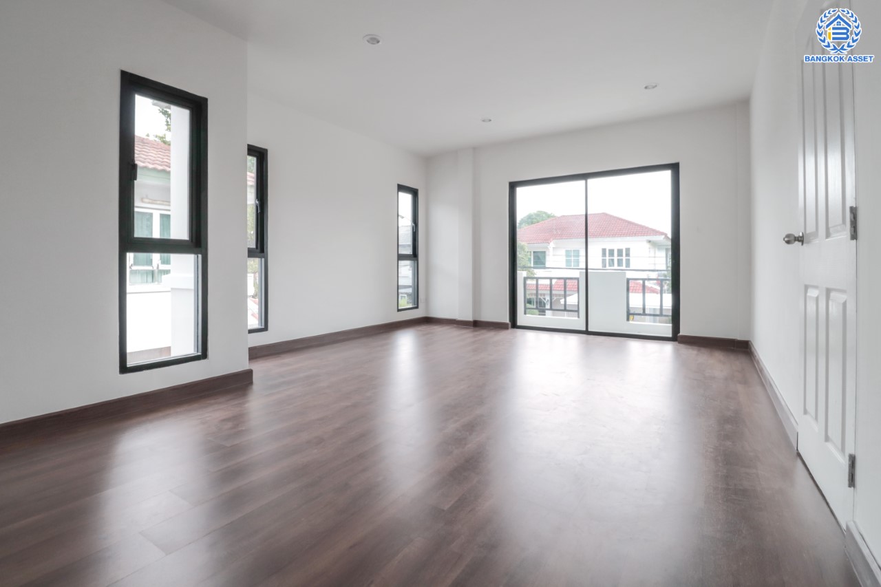 บ้านมือสองตกแต่งใหม่ แบรนด์ LH ม.ชลลดา บางใหญ่-เซ็นทรัลเวสต์เกต หลังใหญ่ เนื้อที่ 64 ตร.ว. ฟังก์ชัน 3 ห้องนอน 2 ห้องน้ำ จอดรถได้ 3 ที่จอดรถ พร้อม Facilities ครบครัน บนทำเลเดินทางสะดวก เชื่อมต่อถ.กาญจนาภิเษก ใกล้รถไฟฟ้าสายสีม่วง "สถานีคลองบางไผ่"